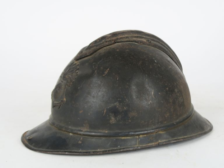 Casque Adrian modèle 15 d’infanterie coloniale.  Bombe peinte en bleu.