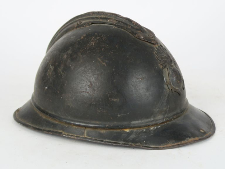 Casque Adrian modèle 15 d’infanterie coloniale.  Bombe peinte en bleu.