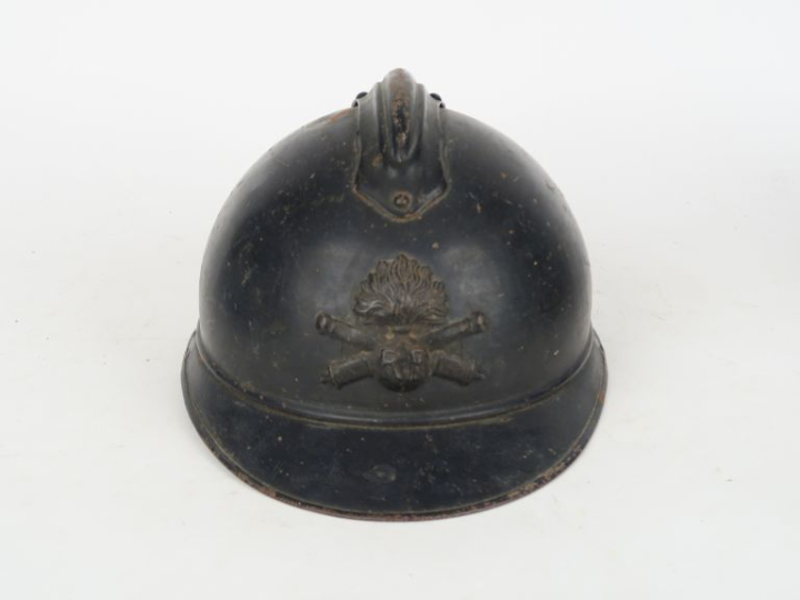 Casque Adrian modèle 15 d’artillerie.  Bombe peint en bleu Coiffe inté