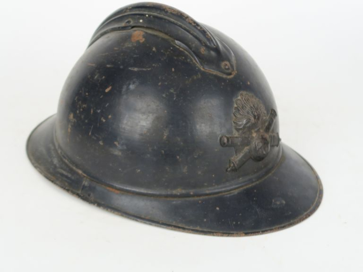 Casque Adrian modèle 15 d’artillerie.  Bombe peint en bleu Coiffe inté