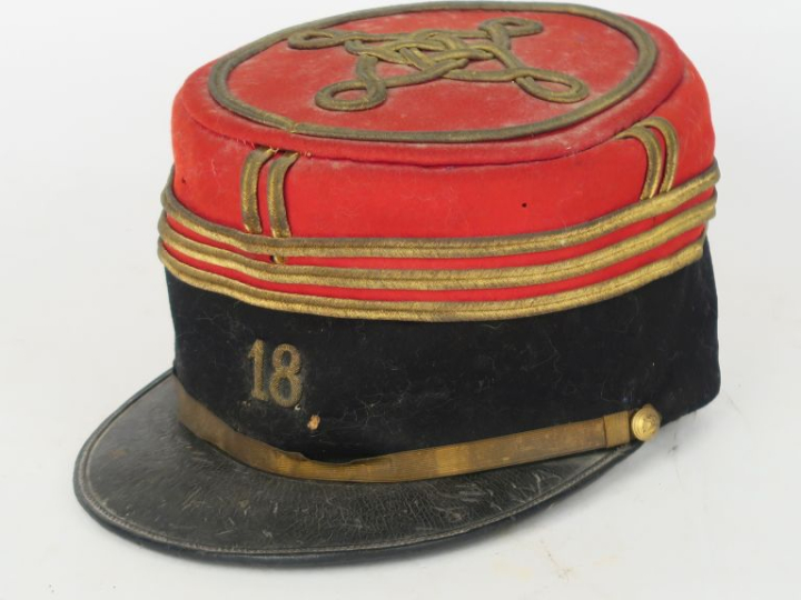 Képi de capitaine du 18e de ligne.  Bandeau en drap noir à chiffre can