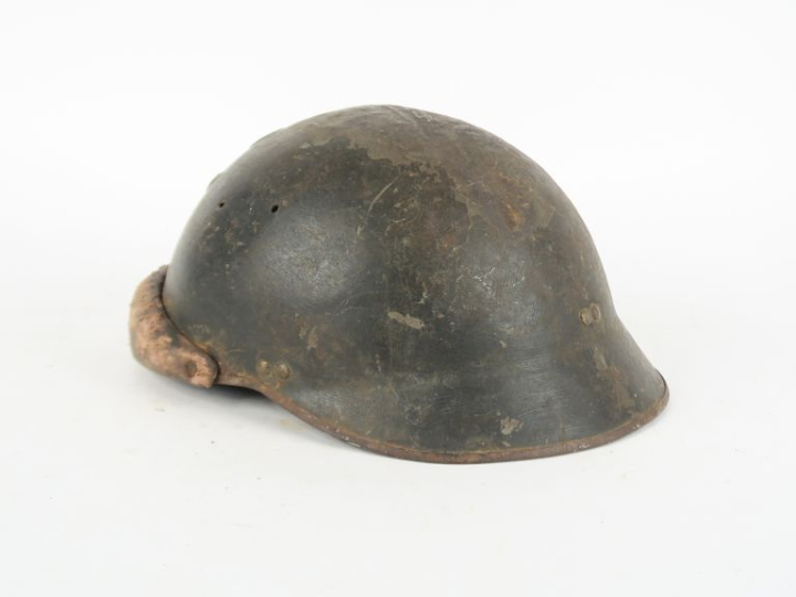 Coque de casque modèle 1935 de troupe motorisée.  Attribut du génie. R