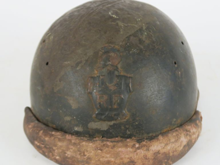 Coque de casque modèle 1935 de troupe motorisée.  Attribut du génie. R