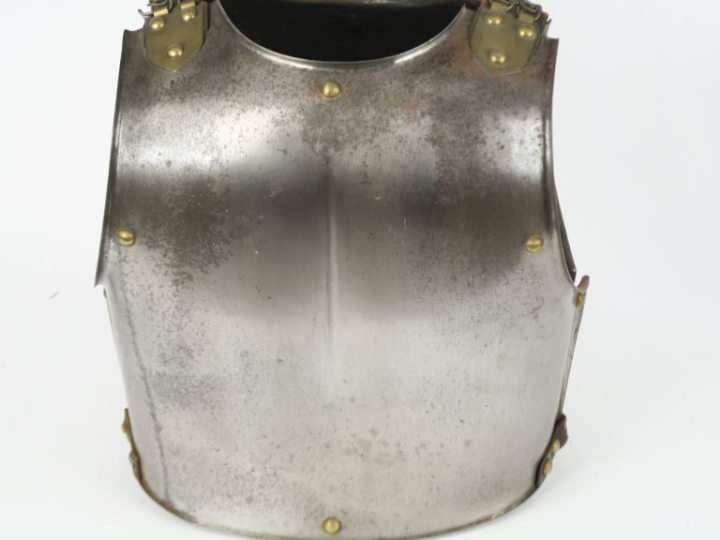 Cuirasse de cuirassier modèle 1825.  En tôle de fer à rivets en laiton