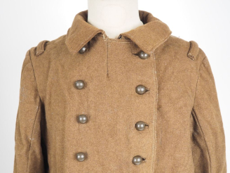 Vente aux enchères Capote modèle 1922.  En drap kaki à double boutonnage de six boutons d