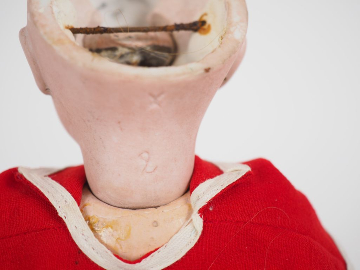 Poupée type Bleuette Jumeau tête porcelaine bouche ouverte avec 4 dent