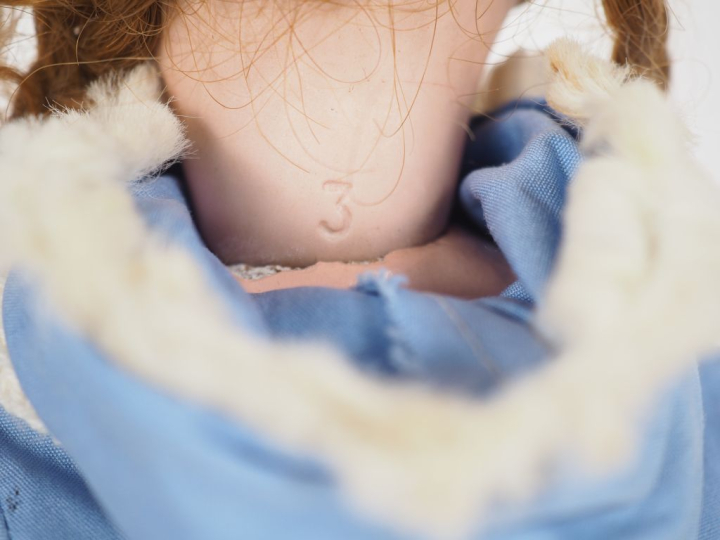 Très jolie poupée Rosette tête porcelaine Unisfrance taille 3 bouche o