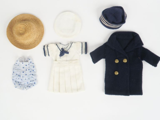 Vente aux enchères Rare lot de vêtements pour la poupée Rosette, 2 chemises de fabrique d