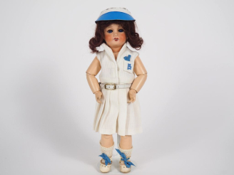 Vente aux enchères Poupée Bleuette Unisfrance 301 tête porcelaine bouche ouverte yeux bas