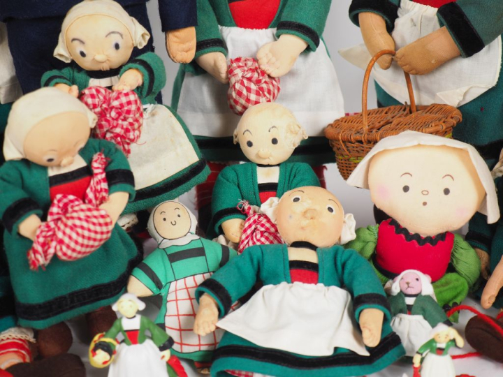 Lot de poupées Bécassine et divers en tissus de 20 à 40 cm,  état d’us