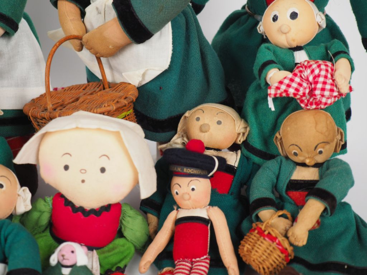 Lot de poupées Bécassine et divers en tissus de 20 à 40 cm,  état d’us
