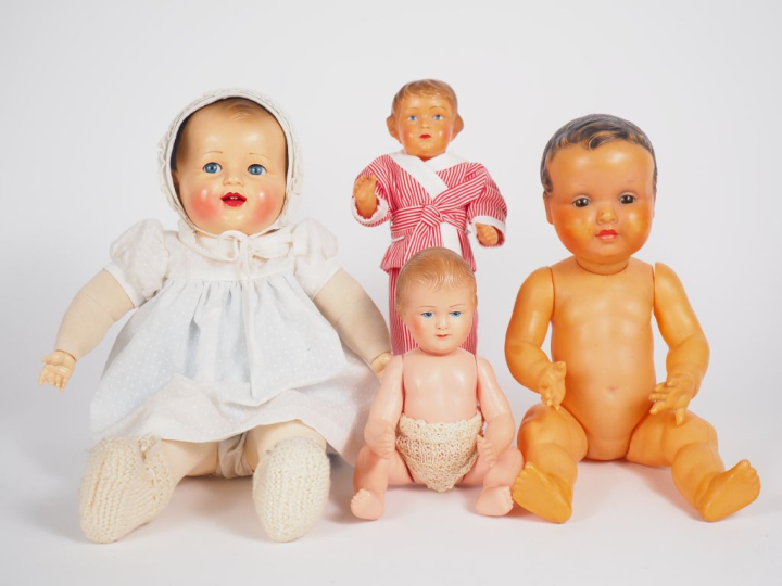 Lot comprenant bébés et poupées celluloïd des années 50 dont petit cla