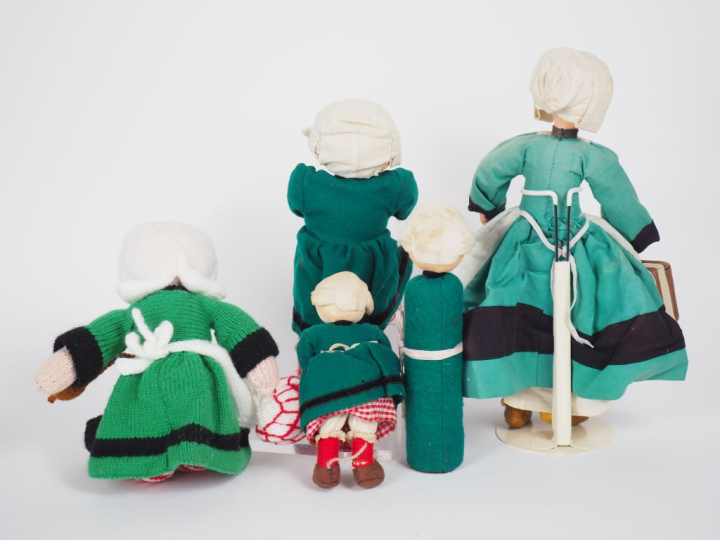 Dans un carton, Bécassine de divers modèles dont fabrication artisanal