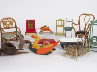 Vente aux enchères Lot comprenant du mobilier divers dont 2 petits fauteuils cannés taill