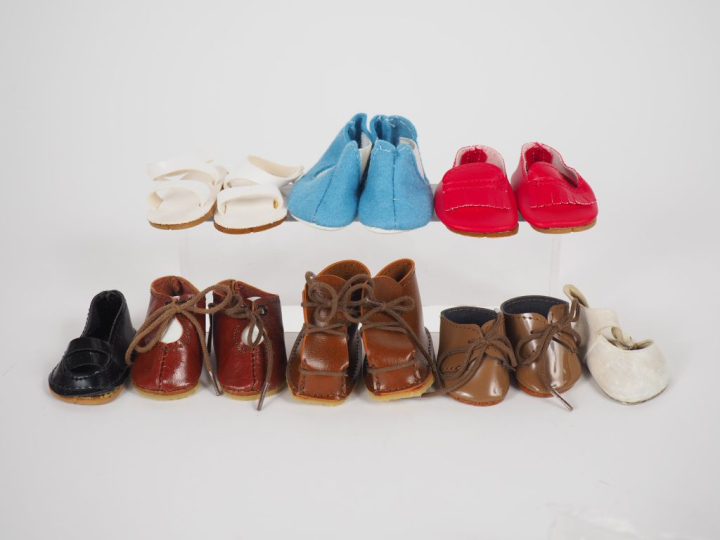 Lot de chaussures pour poupées de Modes et Travaux dont Françoise, Mar