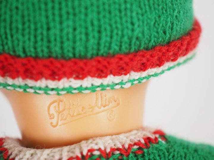 Très important lot de vêtements pour poupées de Modes et Travaux compr