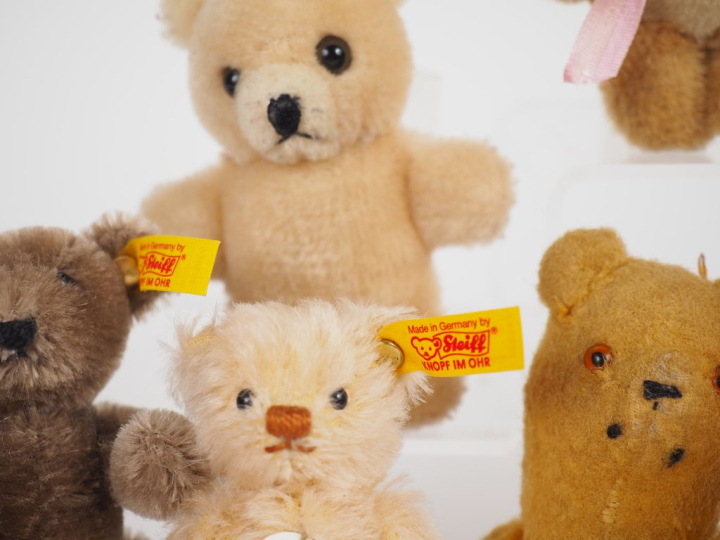 Lot de petits ours, dont Steiff réedition et ours d’artistes, au total
