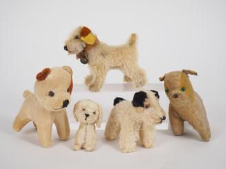 Vente aux enchères Lot de chiens en peluche en état d’usage de petites tailles, dont  fox