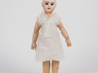 Vente aux enchères Poupée tête porcelaine E4D Etienne Denamur BO. Yeux fixes bleus, corps