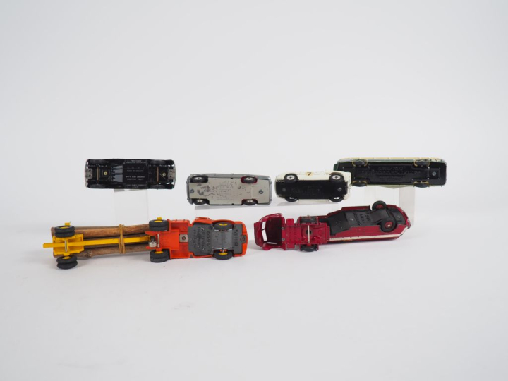 Lot de miniatures au 1/43e dont : Dinky toys France lot de 3 miniature