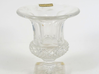 Vente aux enchères SAINT-LOUIS.  Vase Médicis en cristal Signé H. 19 cm