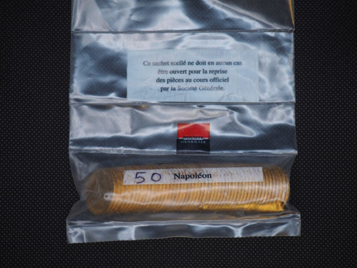 50 pièces de 20 Francs or (date visible 1912) Dans un sachet sous scel