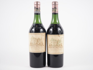 Vente aux enchères 2 BOUTEILLES CHÂTEAU HAUT BRION 1er GCC GRAVES - 1965 - 4,1 CM/4,4 CM/