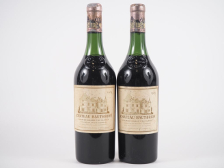 Vente aux enchères 2 BOUTEILLES CHÂTEAU HAUT BRION 1er GCC GRAVES - 1965 - 4,3 CM/ETLT/CA