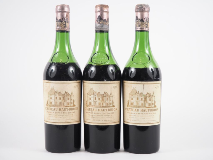 3 BOUTEILLES CHÂTEAU HAUT BRION 1er GCC GRAVES - 1968 -2 à 6,5 CM/1 à 