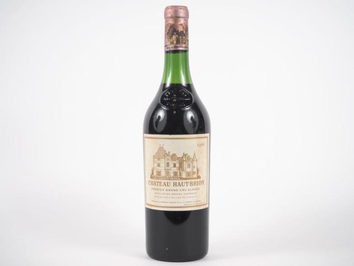 1 BOUTEILLES CHÂTEAU HAUT BRION 1er GCC GRAVES - 1966 - 3,8 CM/PETIT A
