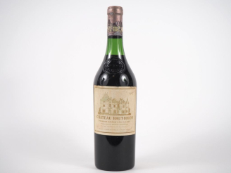 Vente aux enchères 1 BOUTEILLE CHÂTEAU HAUT BRION 1er GCC GRAVES - 1967 - 3 CM/CAPSULE TR