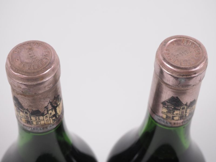 2 BOUTEILLES CHÂTEAU HAUT BRION 1er GCC GRAVES - 1968 - 3 CM/3,5 CM/1 