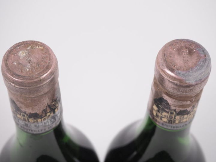 2 BOUTEILLES CHÂTEAU HAUT BRION 1er GCC GRAVES - 1968 - 4 CM/5 CM/1 CA