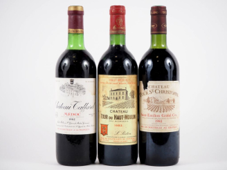 Vente aux enchères 3 BOUTEILLES de 1982 : 1 CHÂTEAU TOUR DU HAUT MOULIN CB HAUT MÉDOC - 1