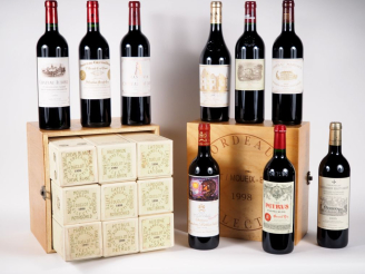 Vente aux enchères CAISSE DUCLOT COLLECTION 1998 CONTENANT 9 BOUTEILLES : 1 PETRUS POMERO
