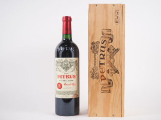 Vente aux enchères 1 BOUTEILLE PETRUS POMEROL - 2005 - CBO - BG+/ETLT