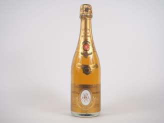 Vente aux enchères 1 BOUTEILLE CHAMPAGNE CRISTAL ROEDERER - 1982 - COIFFE LÉGÈREMENT CORR