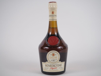Vente aux enchères 1 BOUTEILLE BÉNÉDICTINE D.O.M  - COFFRET 