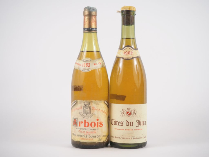 2 BOUTEILLES de 1982 : 1 CÔTES DU JURA EUGÈNE BROCARD - 1 ARBOIS FRUIT