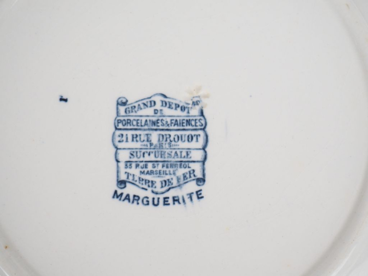 Partie de service de table en terre de fer parisienne modèle "margueri
