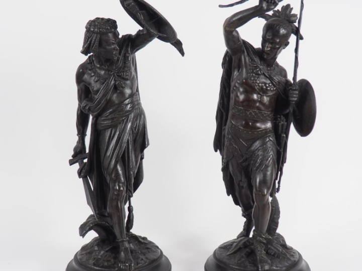 Ecole française fin XIXème. "Guerriers barbares". Suite de deux sculpt