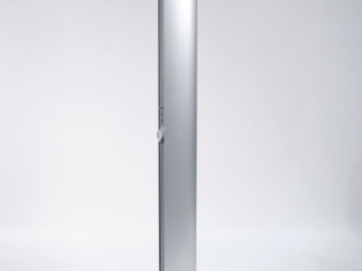 Vente aux enchères Jan van LIERDE pour ARTEMIDE. Lampadaire modèle "Echos". H. 181 cm.