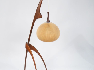 Vente aux enchères Jean RISPAL. Lampadaire biomorphique, modèle dit "Mante religieuse", p
