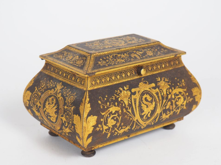Coffret à bijoux XIXème en bronze à décor damasquiné de rinceaux feuil