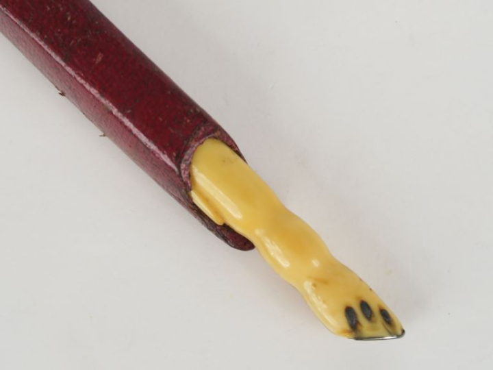 Couteau de chasse XVIIIème en argent, manche en corne sculptée se term