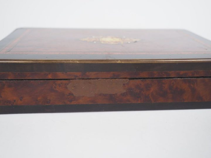 Coffret Napoléon III en marqueterie Boulle. Dim. 5 x 21,5 x 13 cm. (Re