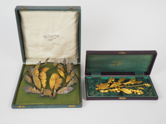 Vente aux enchères Palme et couronne de récompense en argent doré à décor de feuilles de 