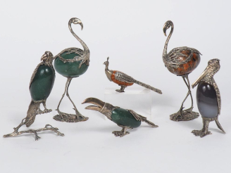 Vente aux enchères Suite de 6 échassiers en pierre dure et argent anglais. H. 15 cm.