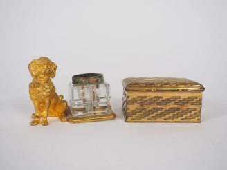 Vente aux enchères Encrier 1900 en cristal taillé et régule doré figurant un chien. Dim. 