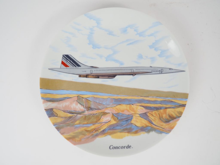 Assiette commémorative du premier vol du Concorde le 2 mars 1969. Diam